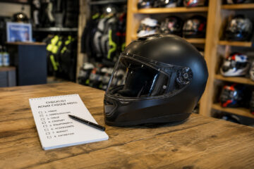 Checklist avant d'acheter un casque moto